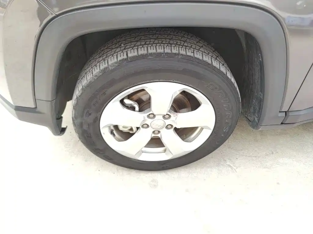 Jeep Compass — фото 23