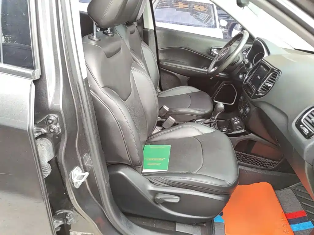 Jeep Compass — фото 25