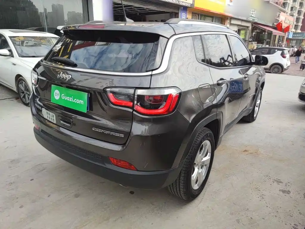 Jeep Compass — фото 7