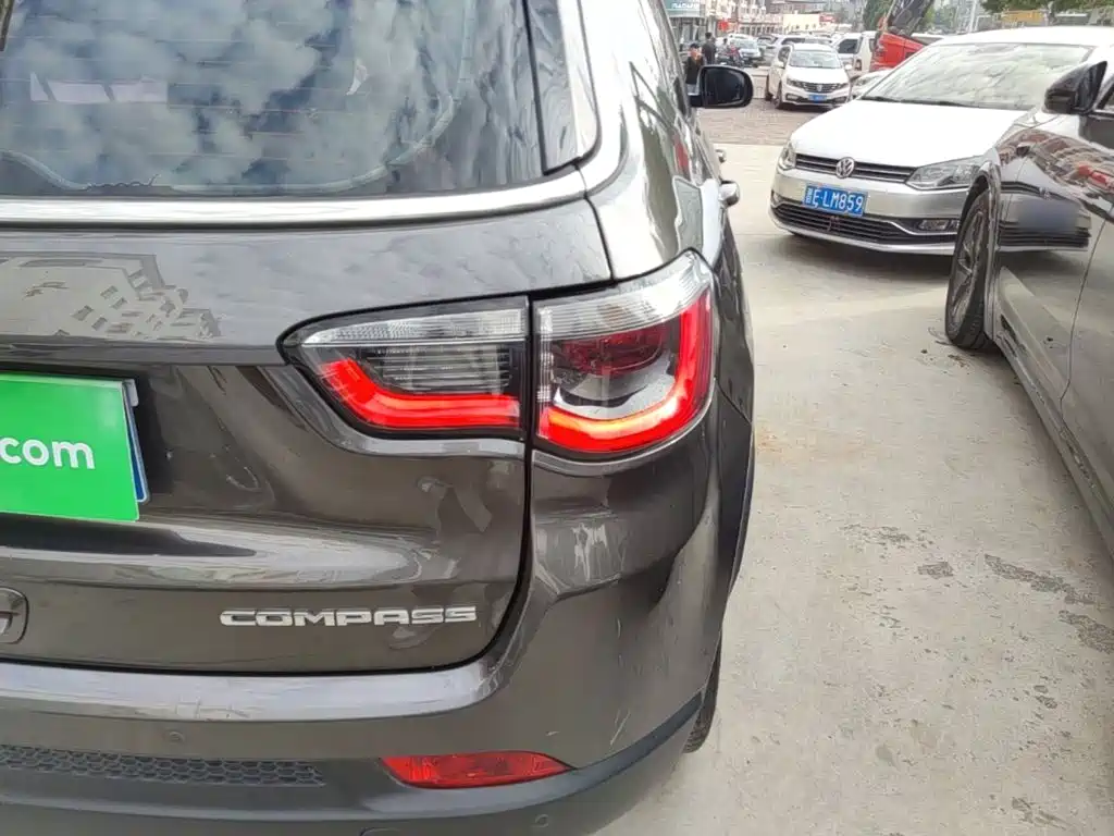 Jeep Compass — фото 8