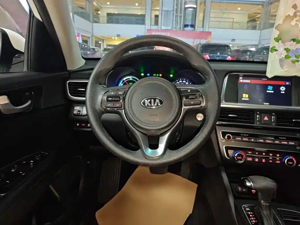 Kia K5 New Energy — фото 11