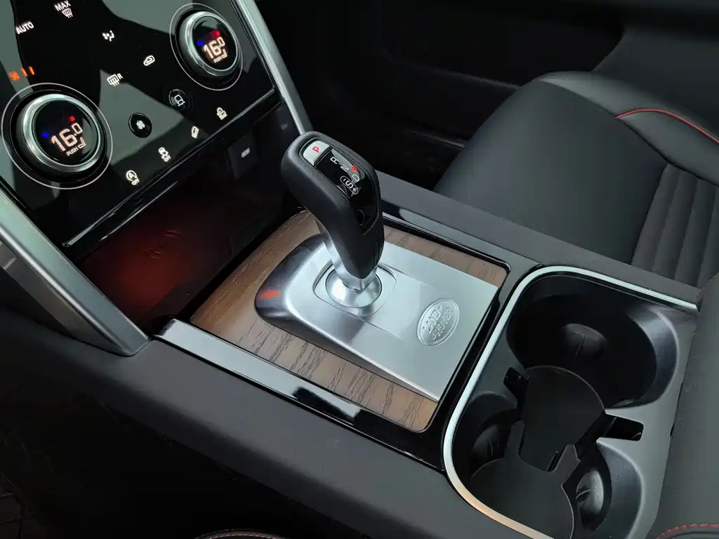 Land Rover Discovery Sport — фото 21