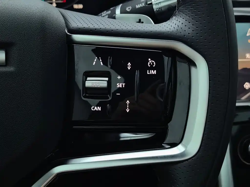 Land Rover Discovery Sport — фото 25