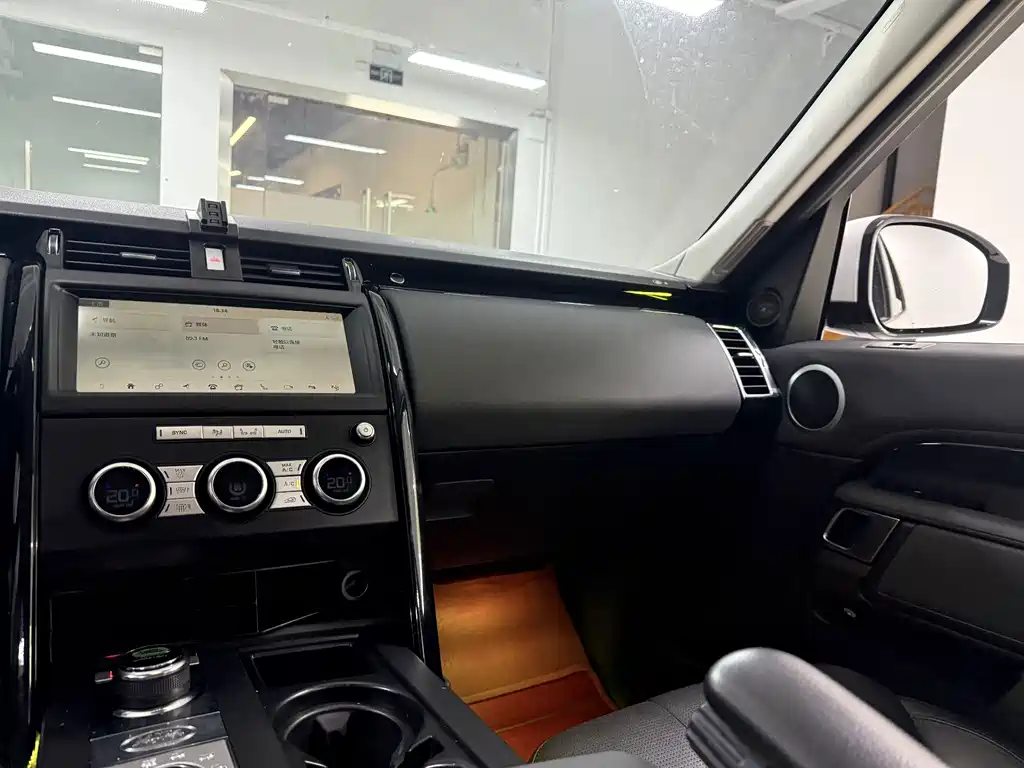 Land Rover Discovery — фото 18