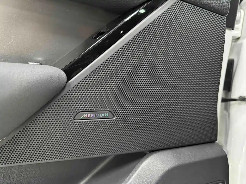 Land Rover Velar — фото 14