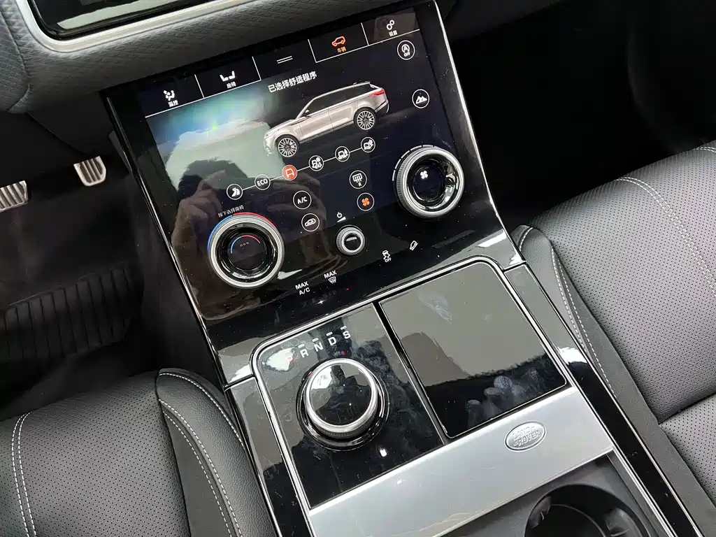 Land Rover Velar — фото 15