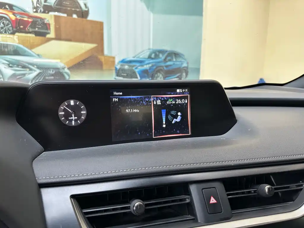 Lexus UX New Energy — фото 9