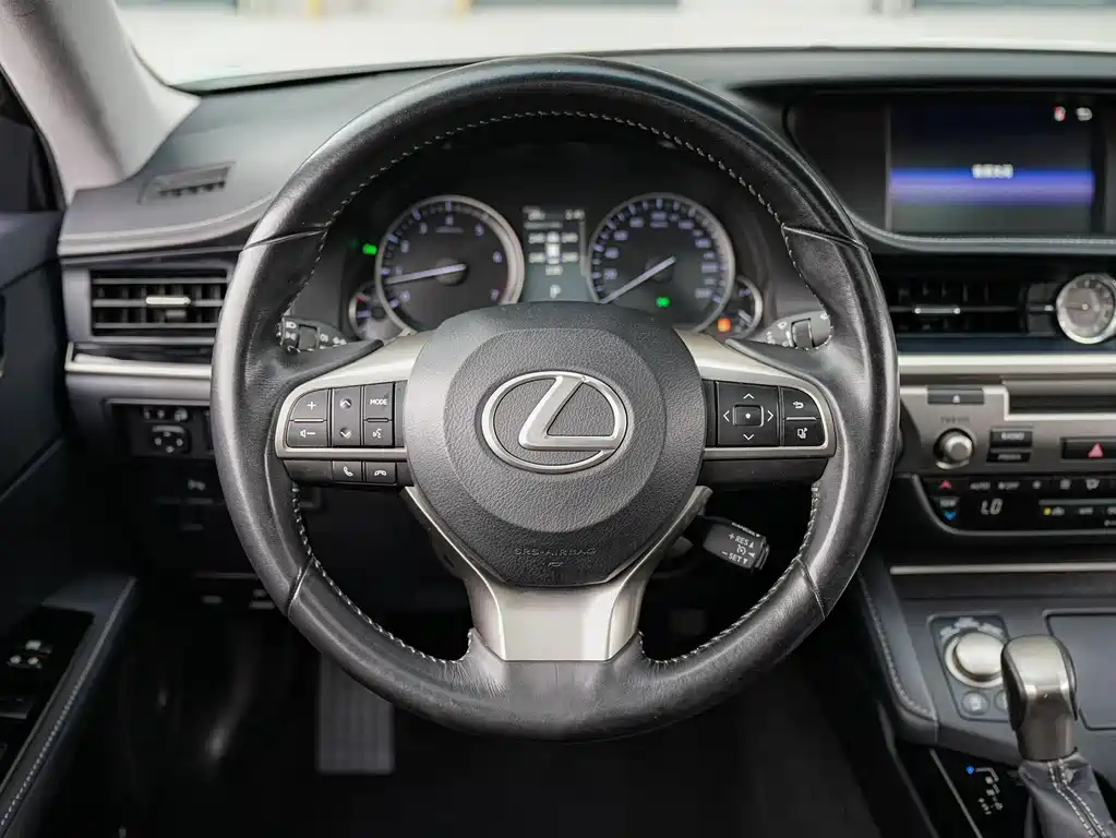 Lexus ES — фото 19