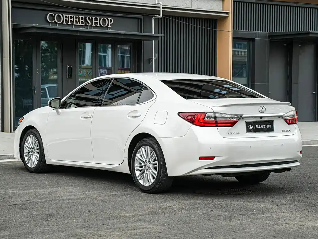 Lexus ES — фото 6