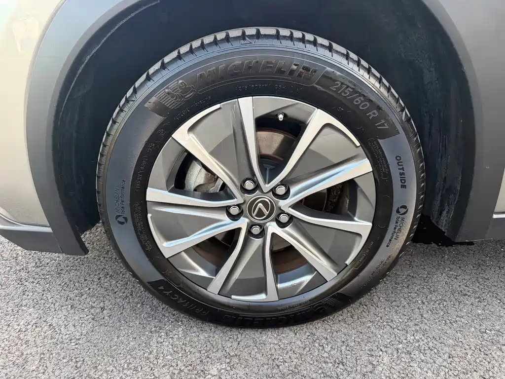 Lexus UX New Energy — фото 14