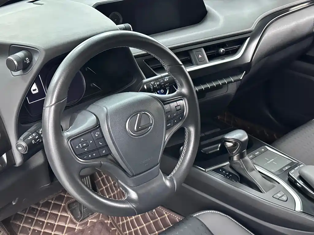 Lexus UX — фото 13