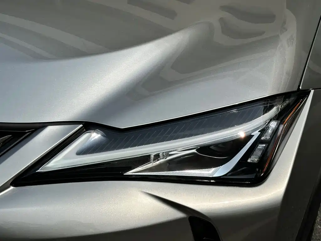 Lexus UX — фото 5