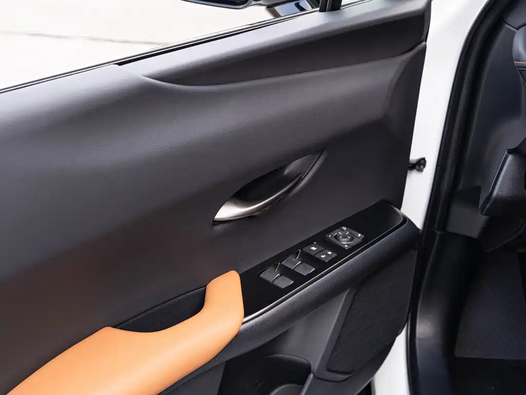 Lexus UX — фото 18