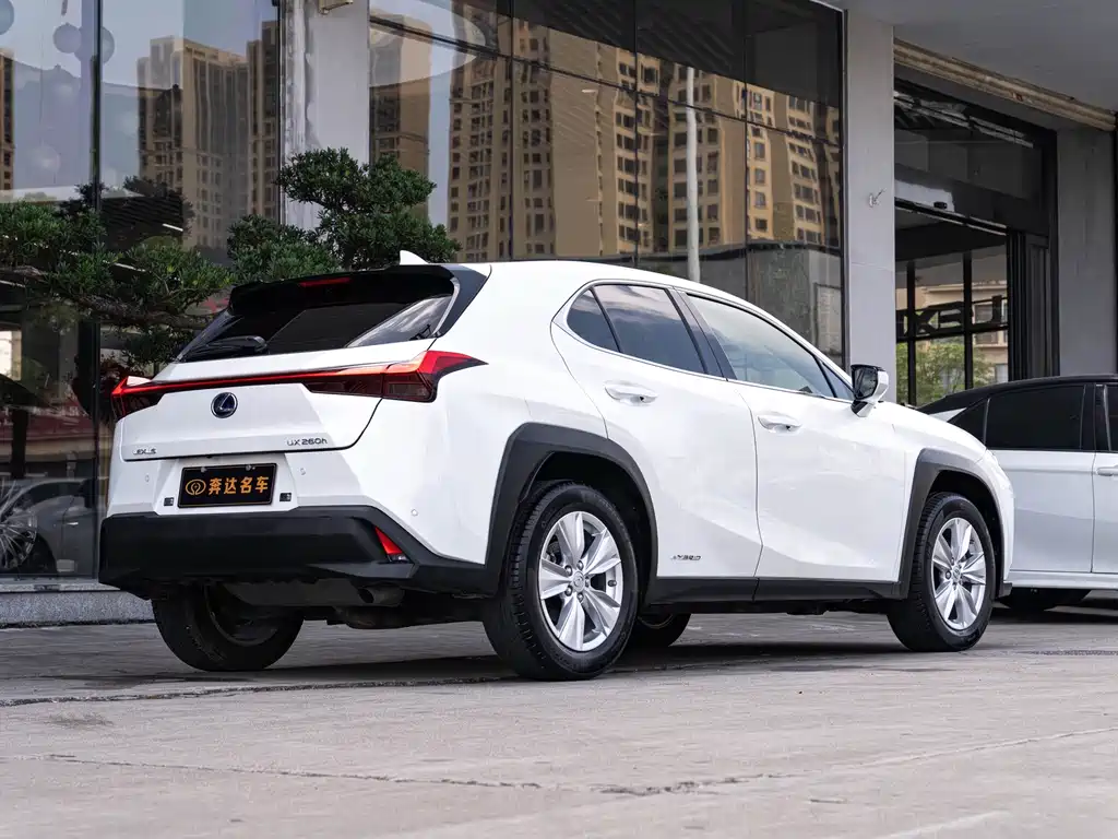 Lexus UX — фото 24