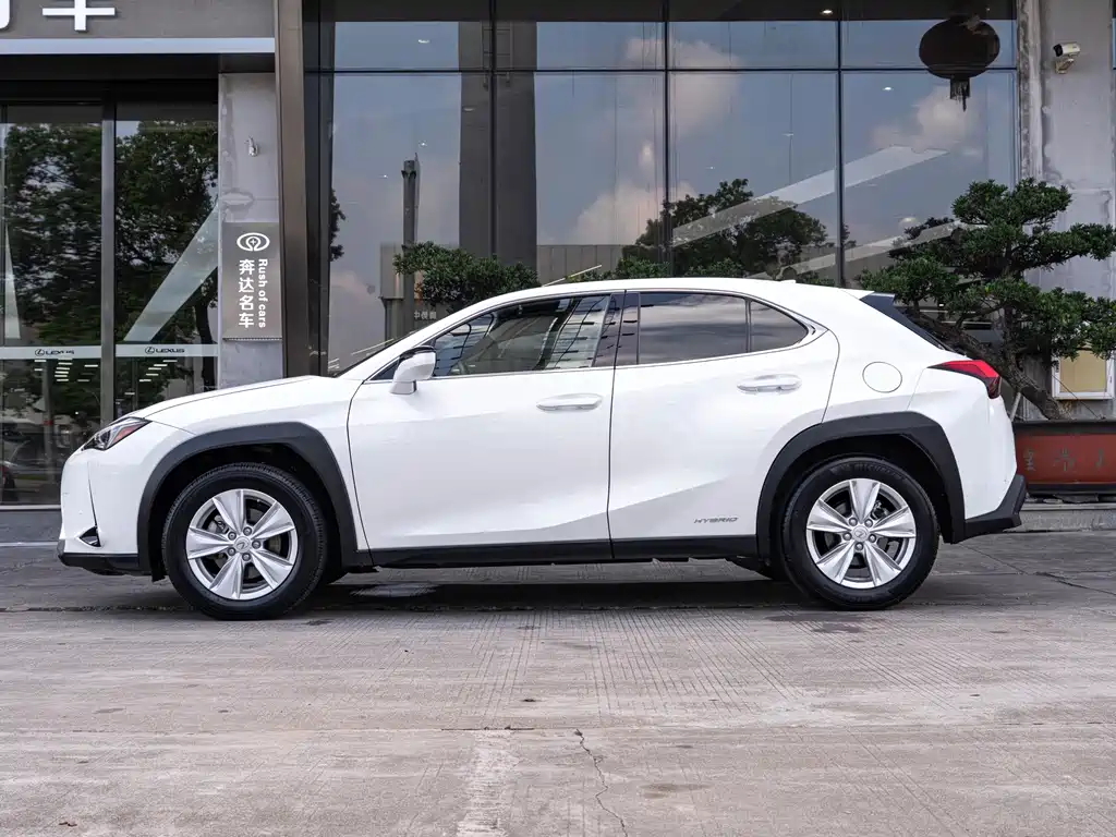 Lexus UX — фото 25