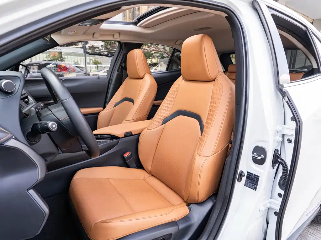 Lexus UX — фото 32