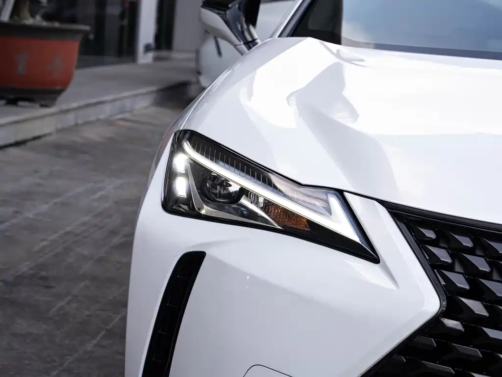 Lexus UX — фото 6