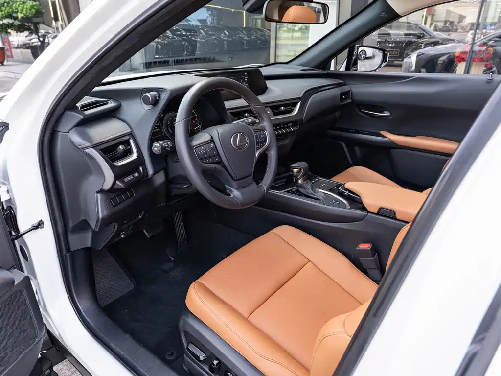 Lexus UX — фото 9