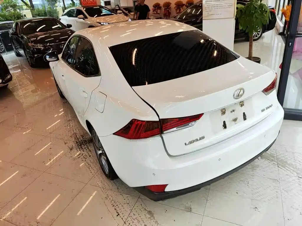Lexus IS — фото 2