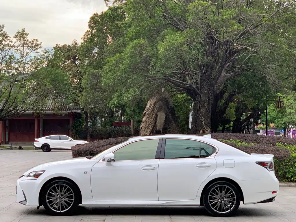 Lexus GS — фото 13