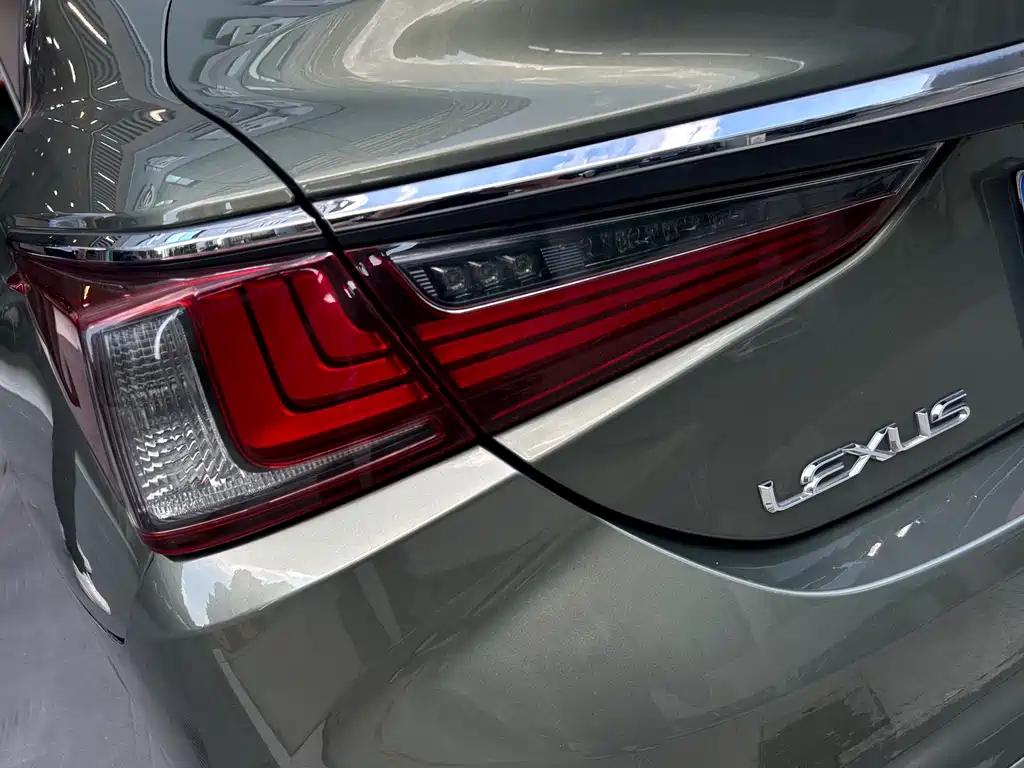 Lexus ES — фото 14