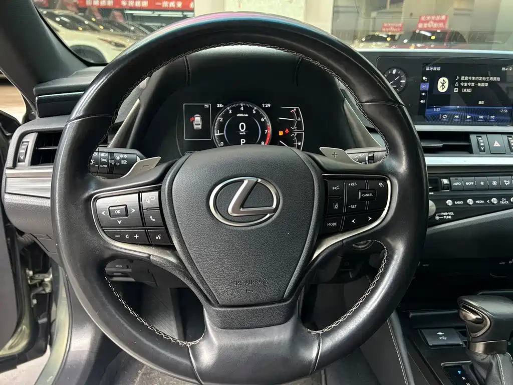 Lexus ES — фото 10