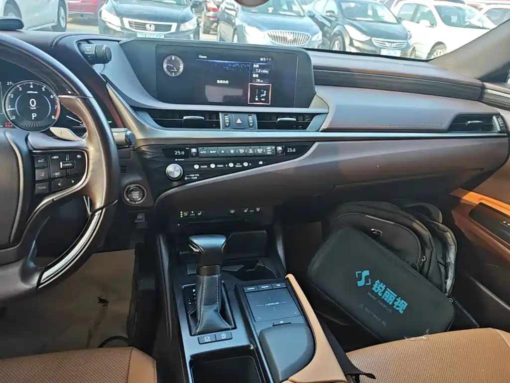 Lexus ES — фото 13