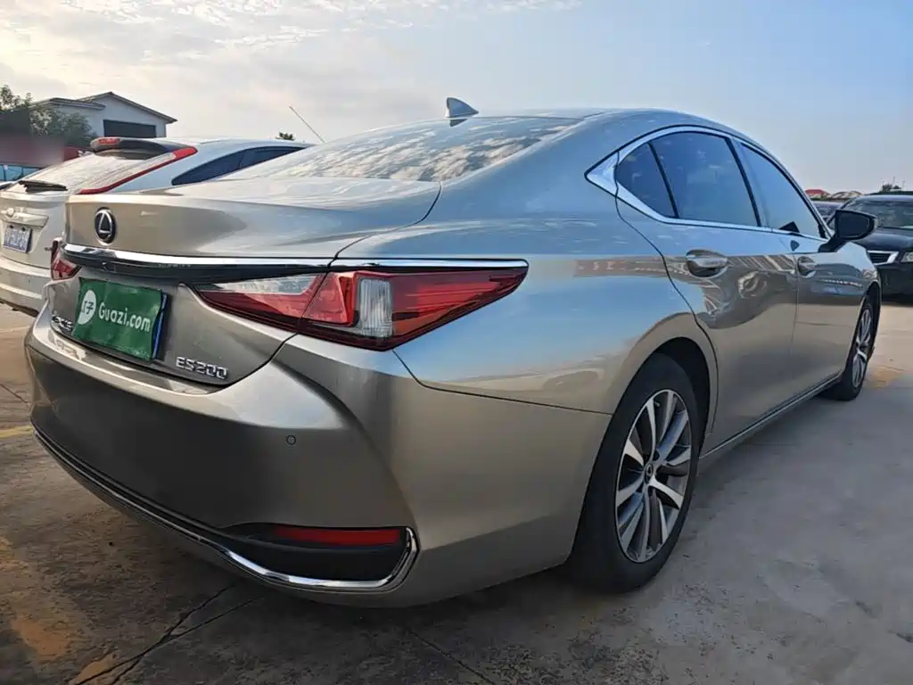 Lexus ES — фото 7