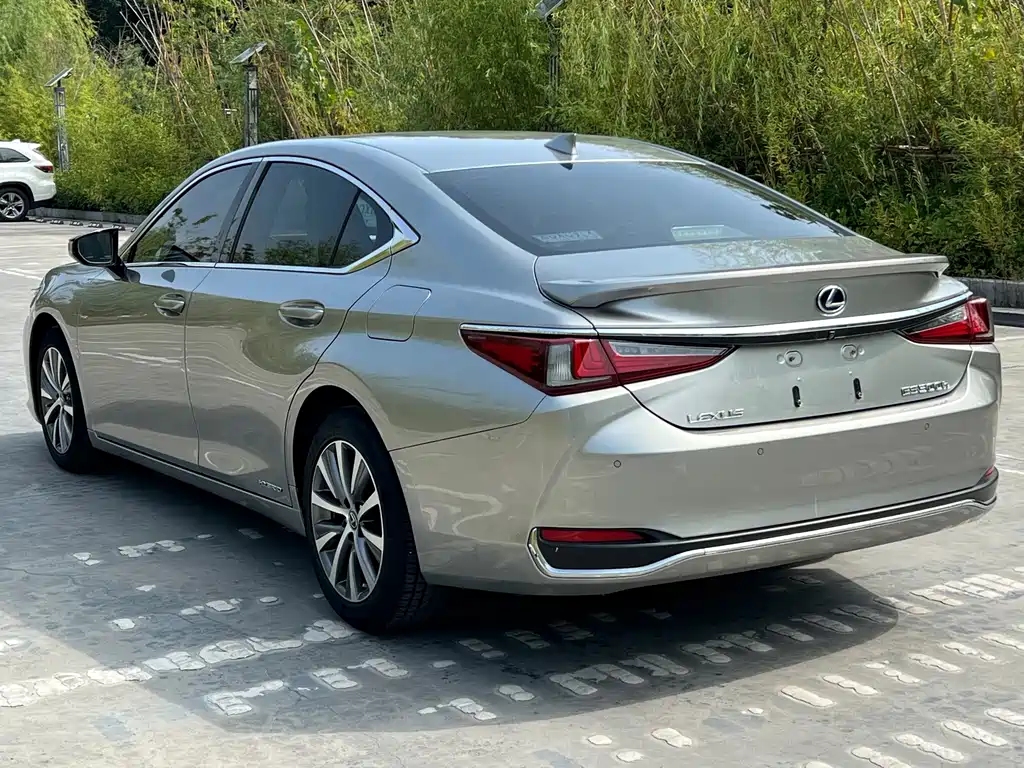 Lexus ES — фото 7