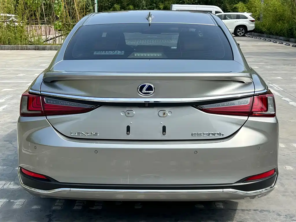 Lexus ES — фото 8