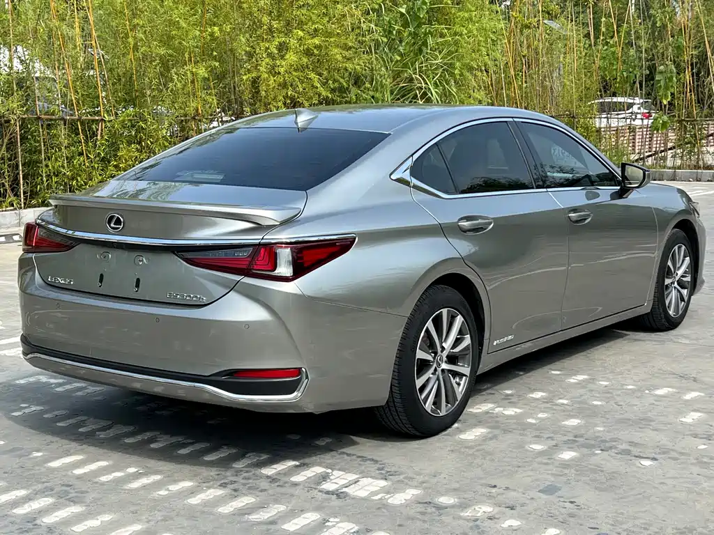 Lexus ES — фото 9