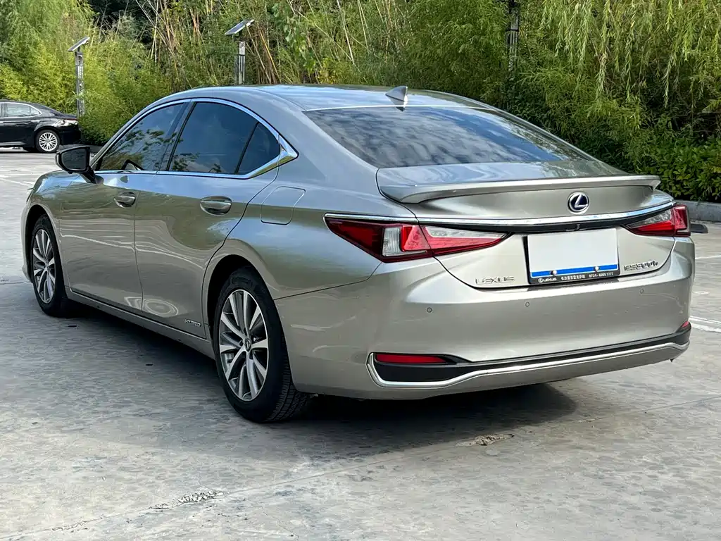 Lexus ES — фото 7