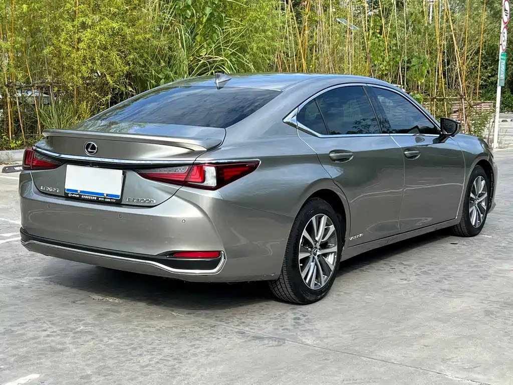 Lexus ES — фото 9