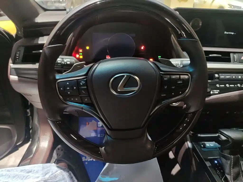 Lexus ES — фото 11