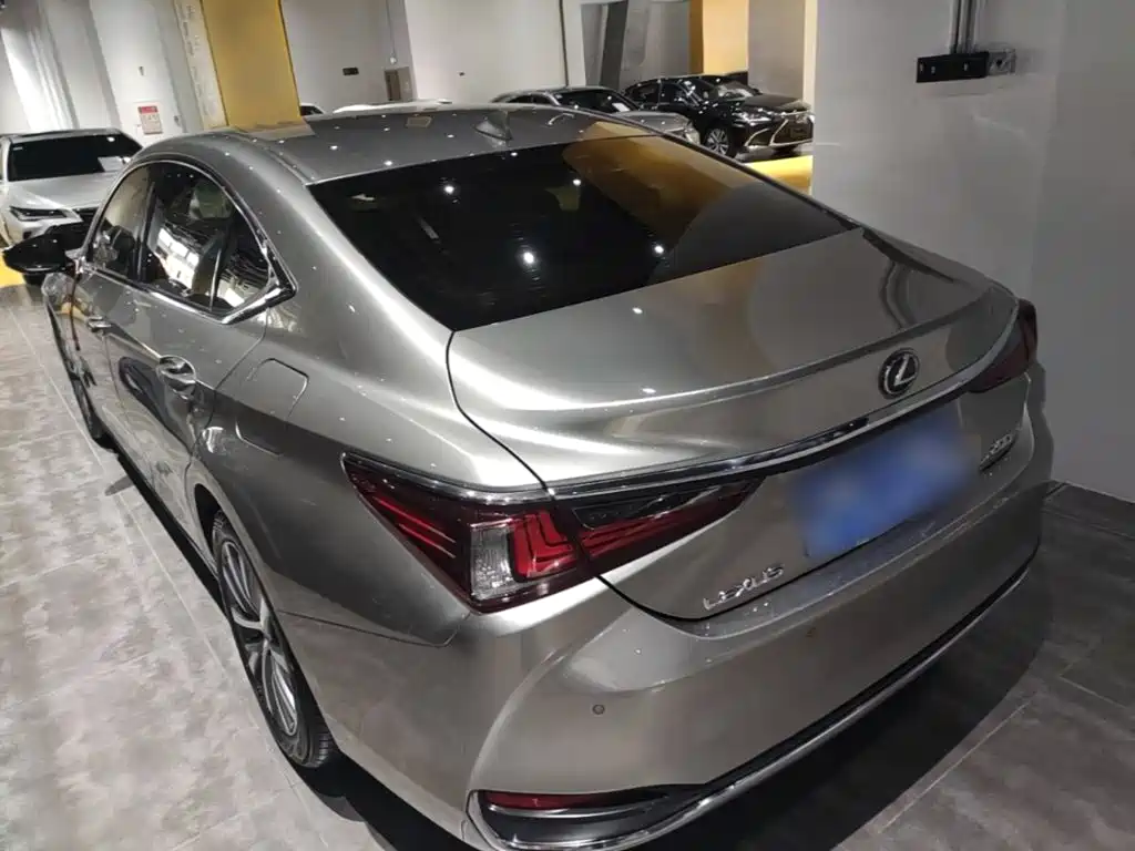 Lexus ES — фото 5