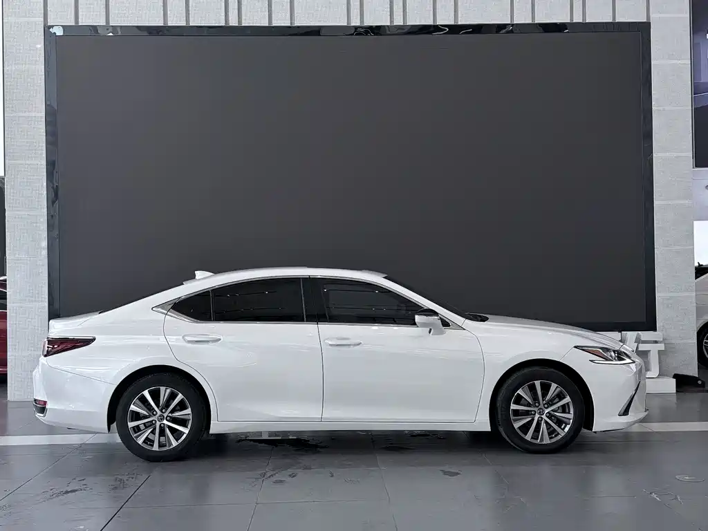 Lexus ES — фото 5