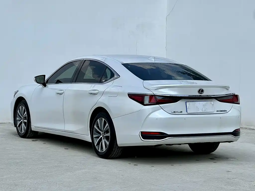 Lexus ES — фото 5