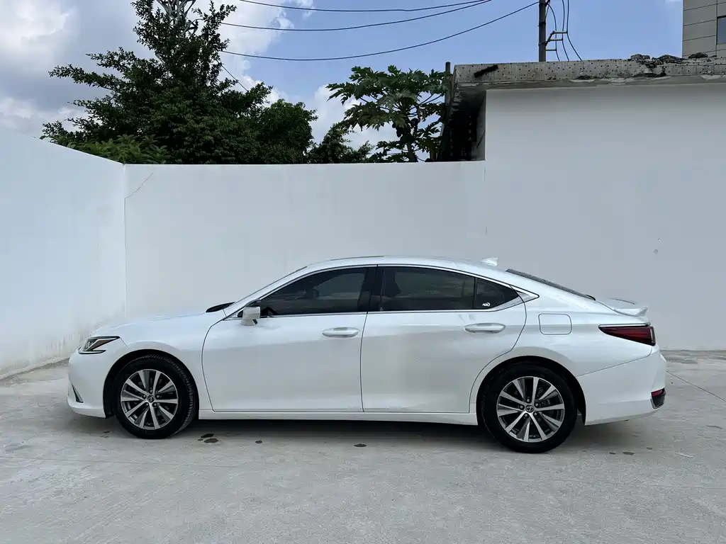 Lexus ES — фото 7