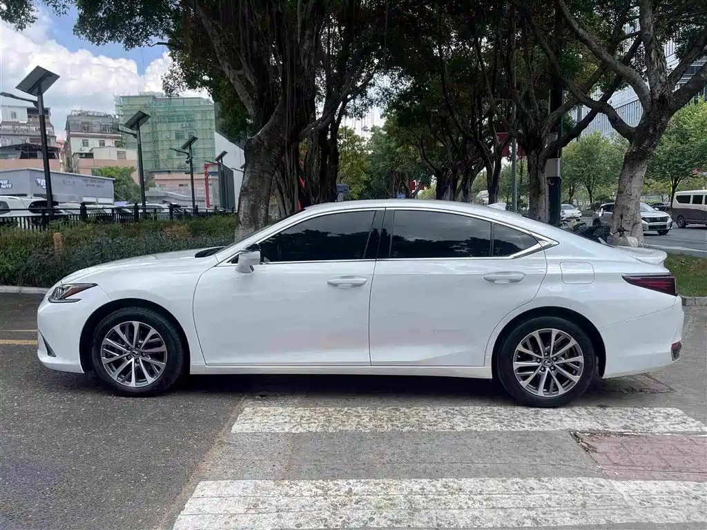 Lexus ES — фото 4
