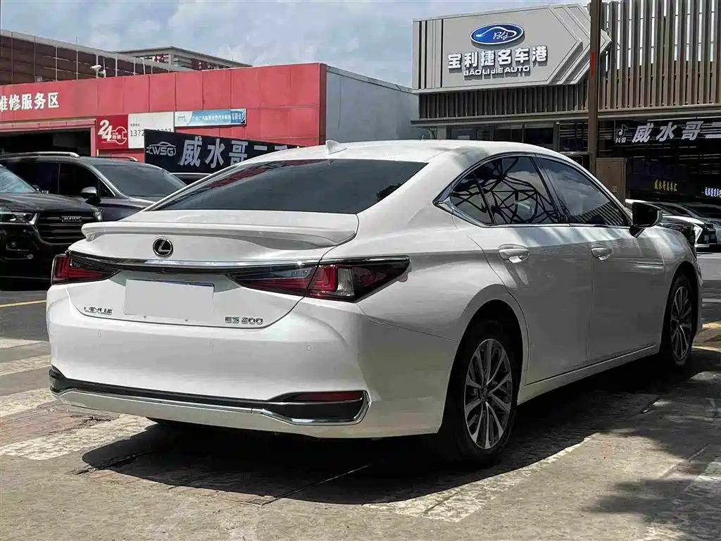 Lexus ES — фото 7
