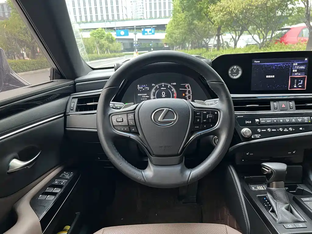 Lexus ES — фото 14