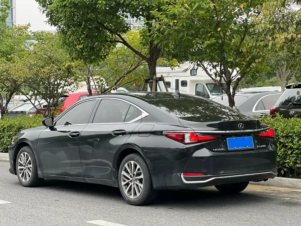 Lexus ES — фото 4
