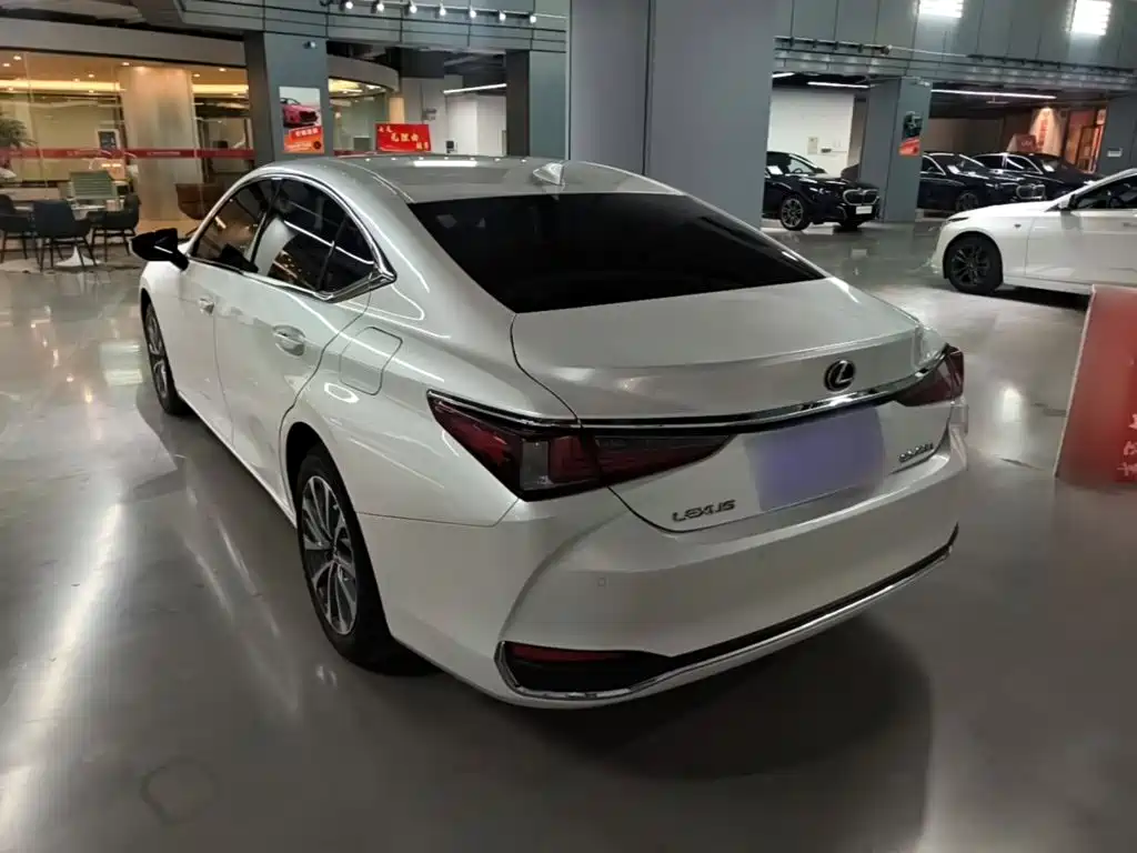 Lexus ES — фото 5