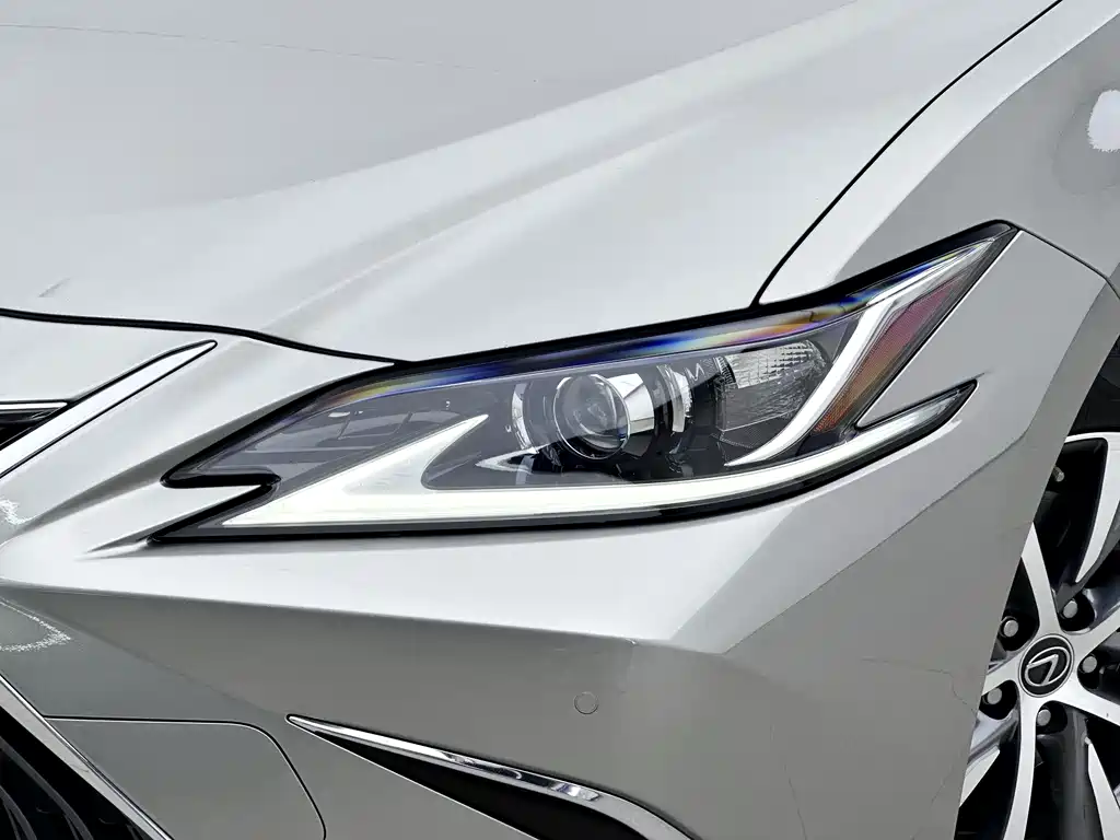 Lexus ES — фото 13