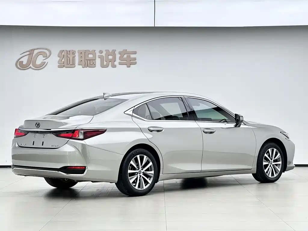 Lexus ES — фото 7