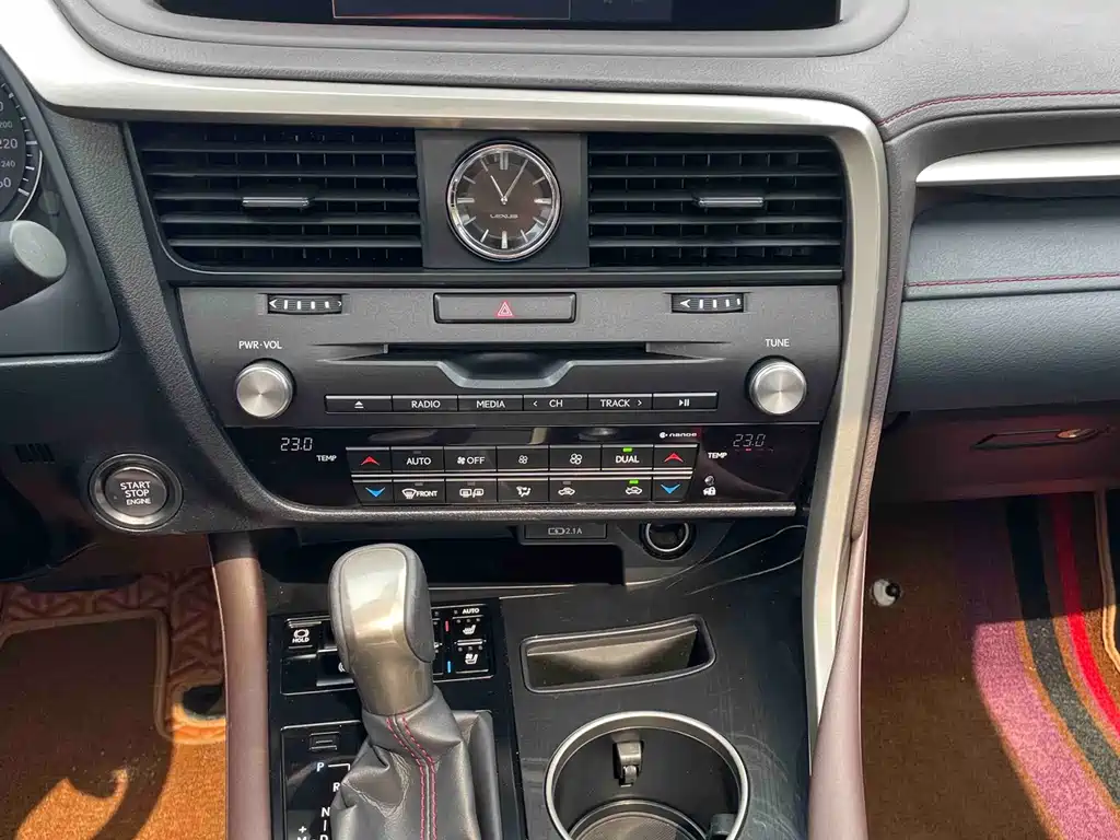 Lexus RX — фото 11