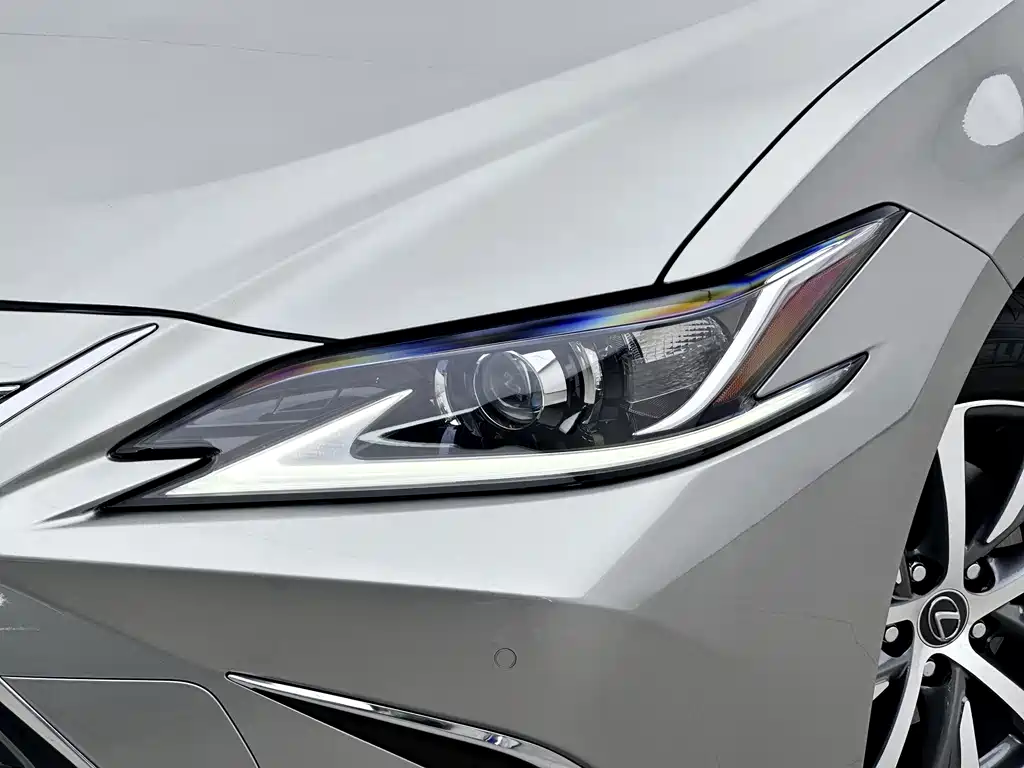 Lexus ES — фото 11