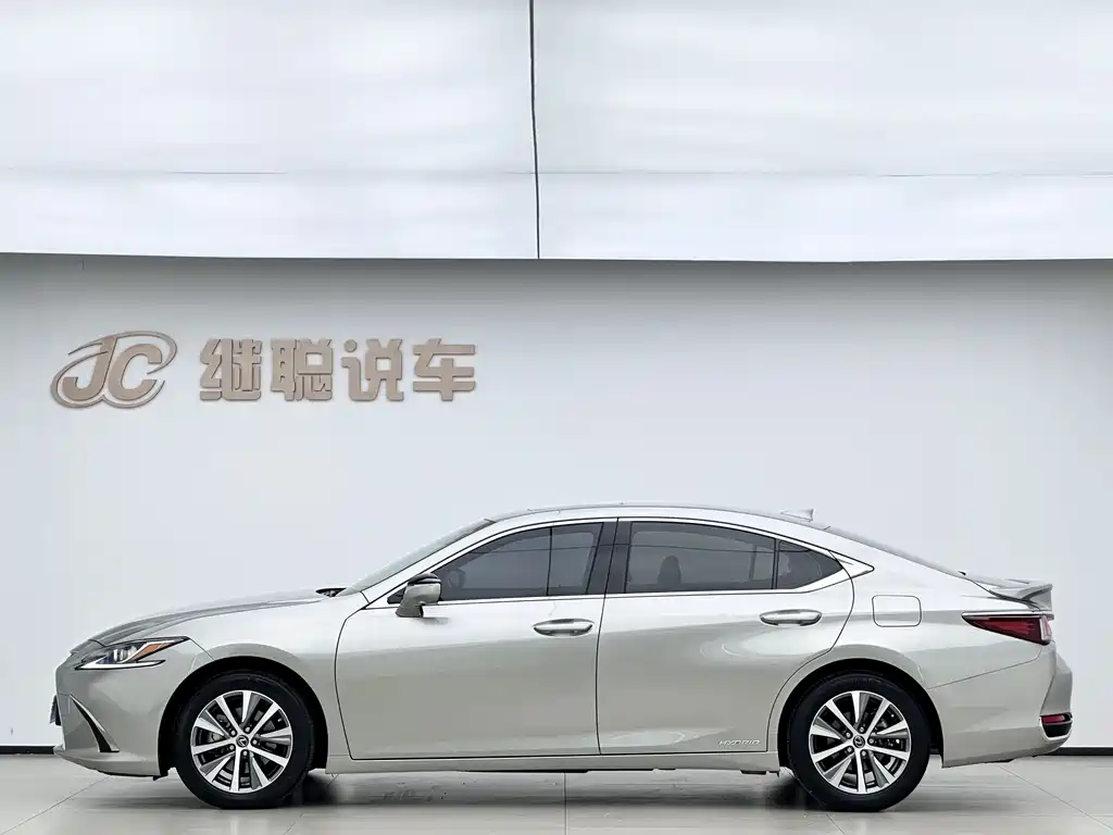 Lexus ES — фото 4