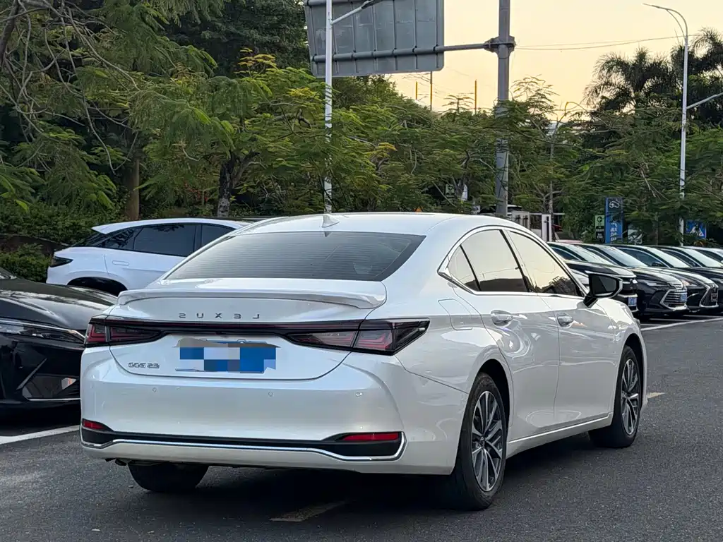Lexus ES — фото 5