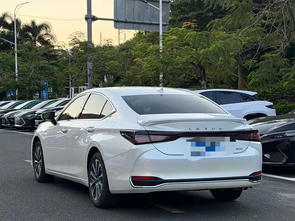Lexus ES — фото 7